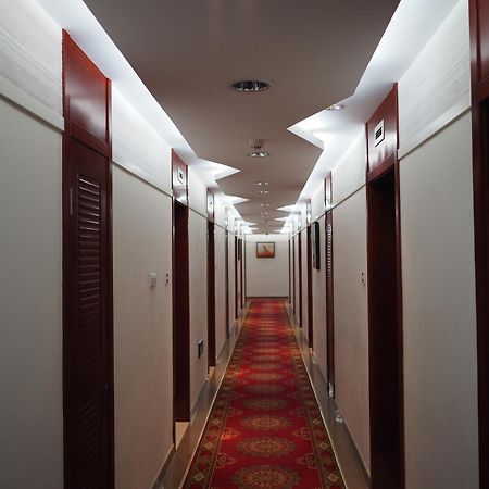 Soluxe Club International Hotel Nairobi Esterno foto