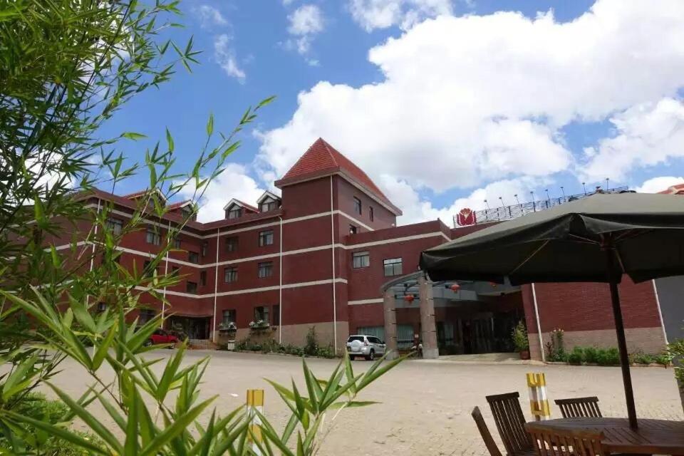 Soluxe Club International Hotel Nairobi Esterno foto