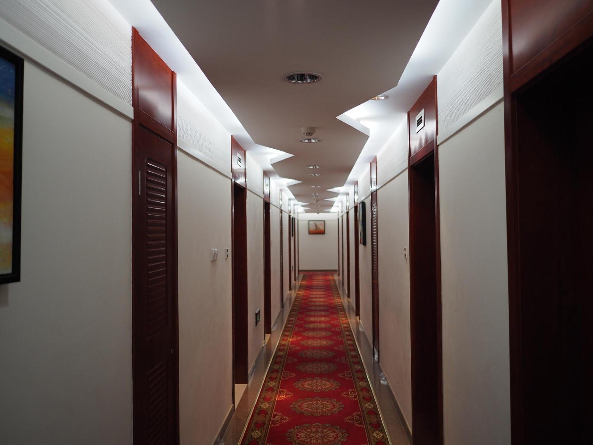 Soluxe Club International Hotel Nairobi Esterno foto