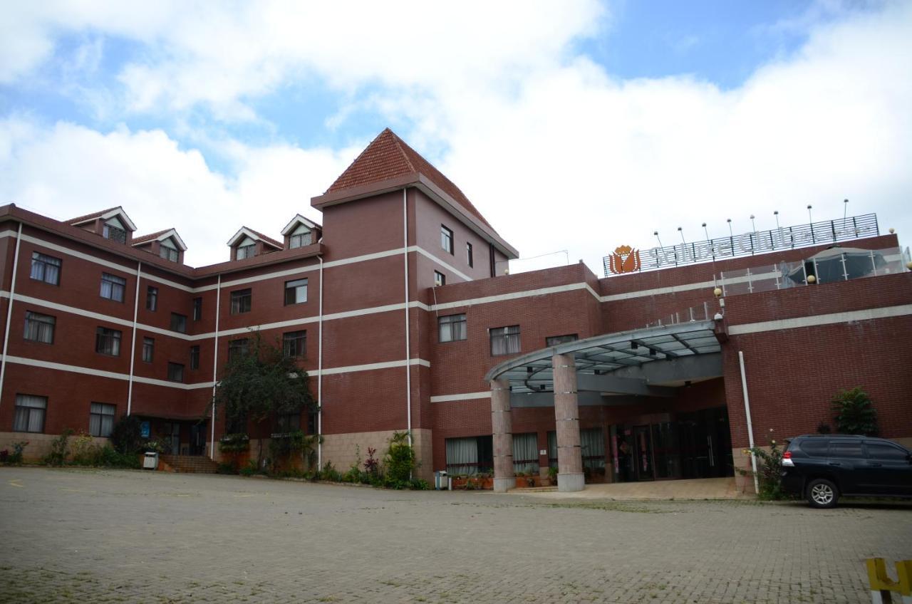 Soluxe Club International Hotel Nairobi Esterno foto