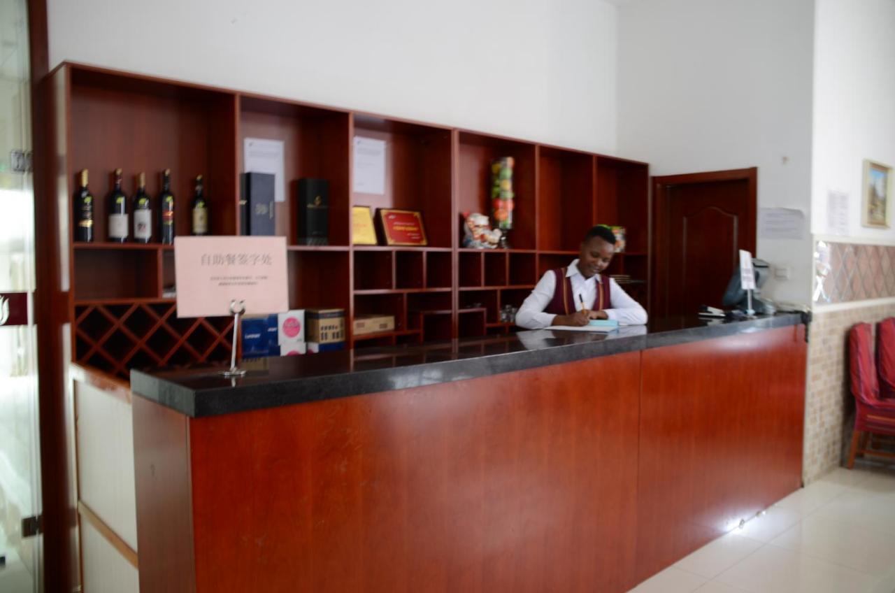 Soluxe Club International Hotel Nairobi Esterno foto